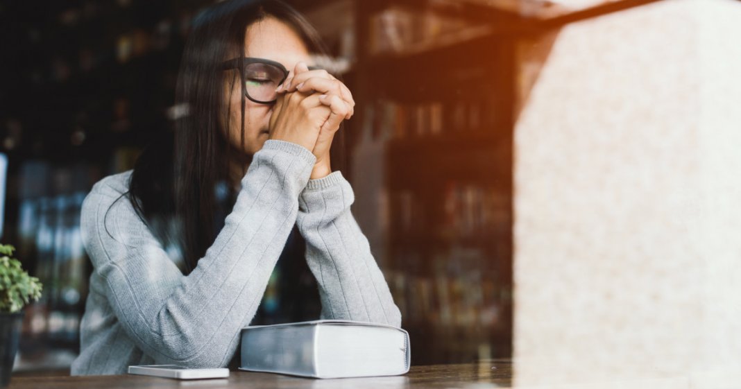 Não se deixe vencer pelos momentos difíceis. São só momentos, e eles passam.