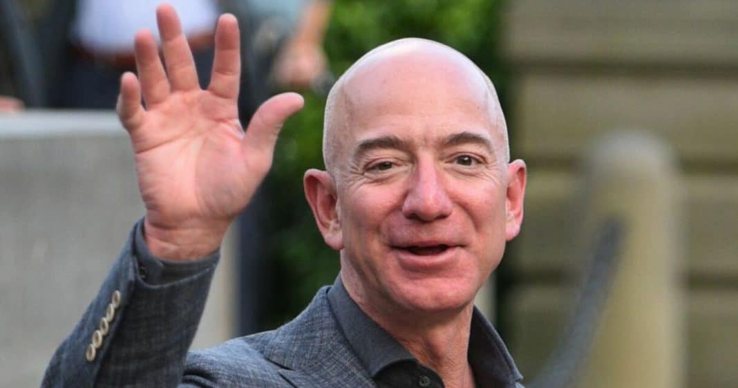 Jeff Bezos vende 1 milhão de ações da Amazon para financiar pré-escolas