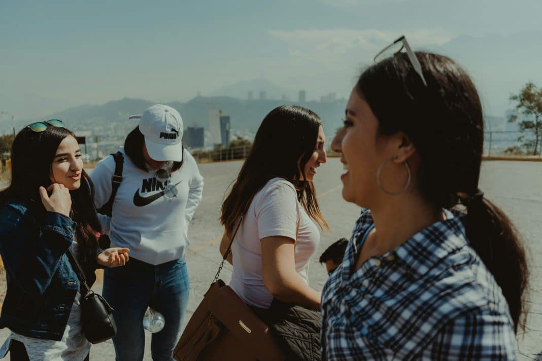 O poder da escuta pode mudar sua vida social