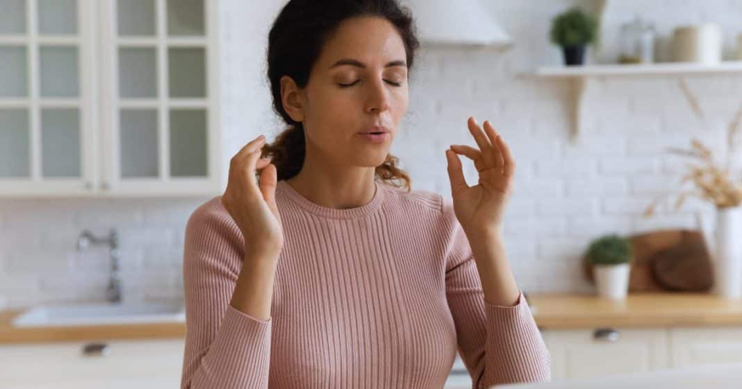 Psicólogos compartilham 6 dicas eficazes de como manter a calma durante uma discussão