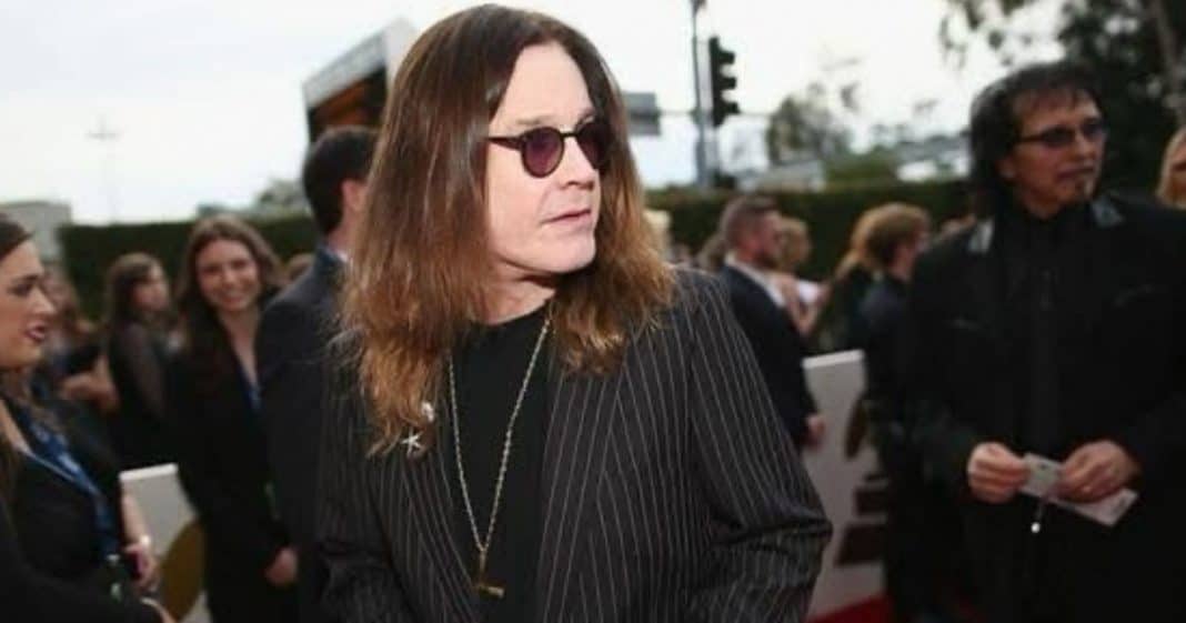 Ozzy Osbourne se prepara para show de despedida em meio a problemas de saúde: “Não consigo andar”